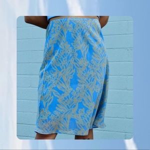 Mexi in the City 
Ann Taylor Loft
Size 4 Medium
$10